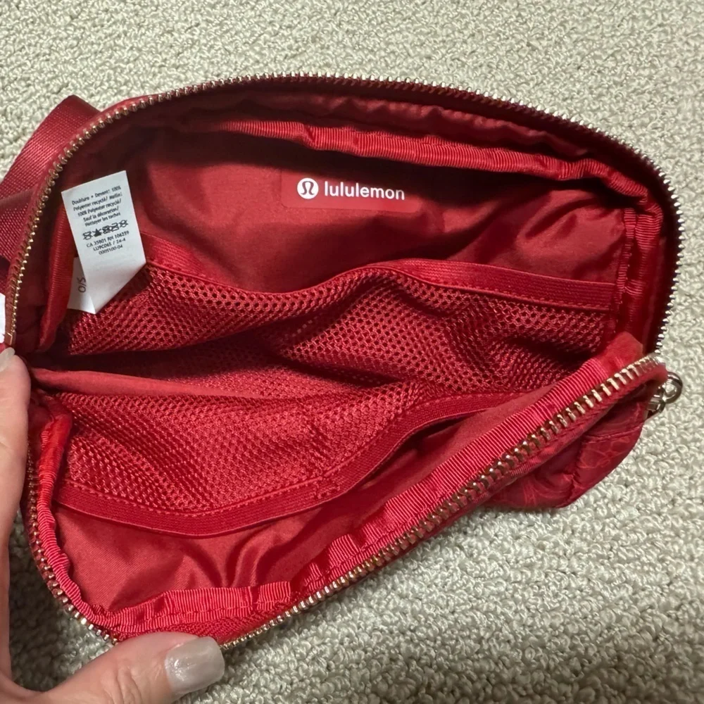 NWT LULULEMON LUNAR BELT BAG